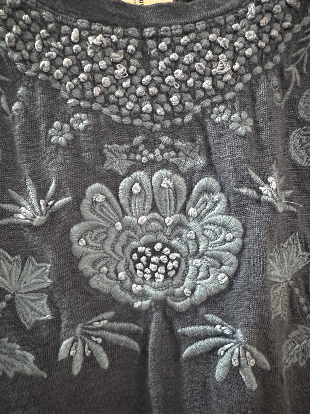 Embroidered Sleeveless Tank Top - Picture 4 of 10